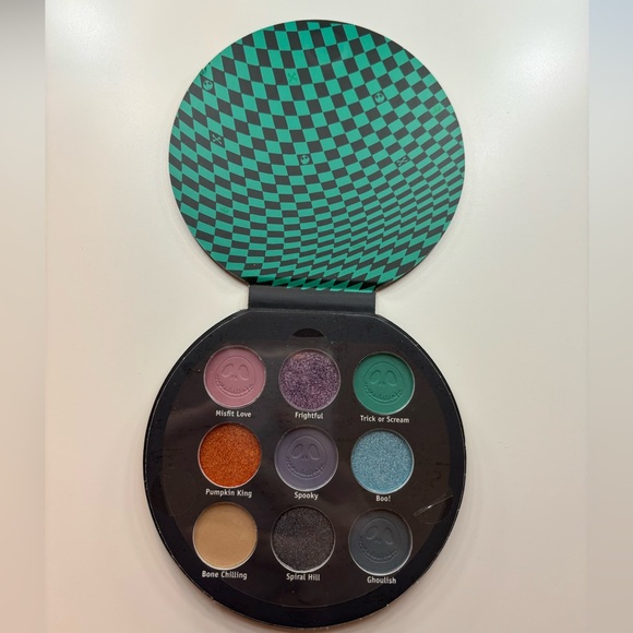 Nightmare before Christmas eyeshadow palette - Picture 3 of 6